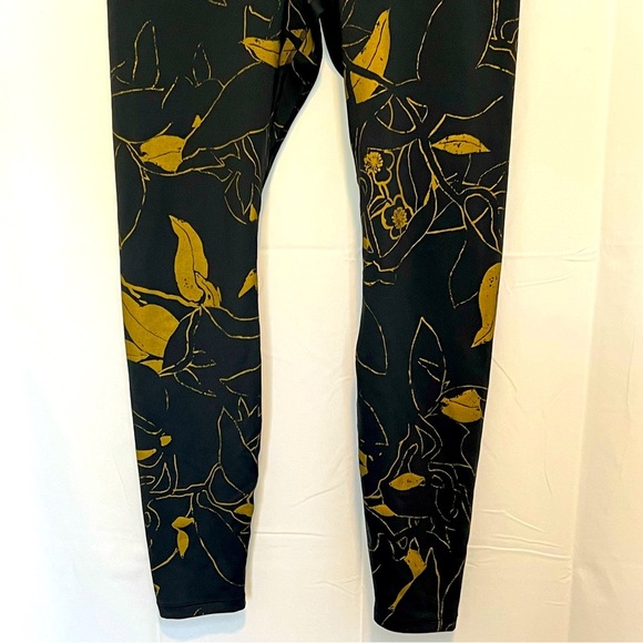 Nike Women's Leggings Black Gold Metallic Floral Mid Rise Running Sz Large - Picture 5 of 12